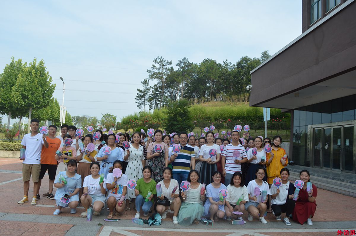 “研”夏送清凉,情系考研生 --外国语学院慰问暑期留校考研学生