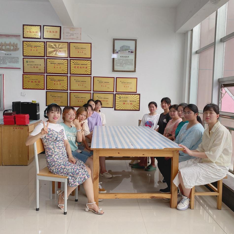 说明: 冯忆 说明: 冯忆