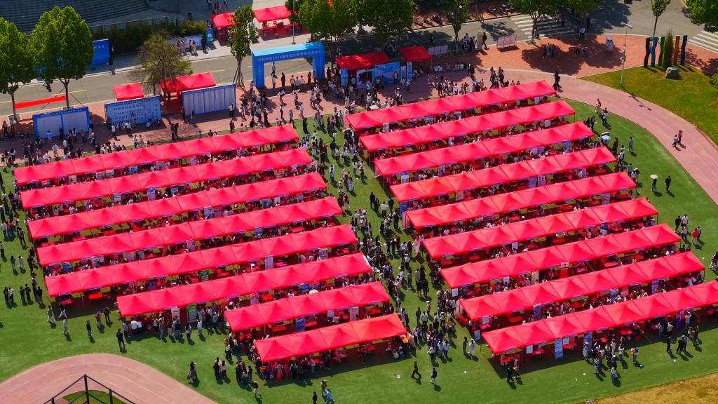 信阳学院2026届毕业生春季就业双选会成功举办