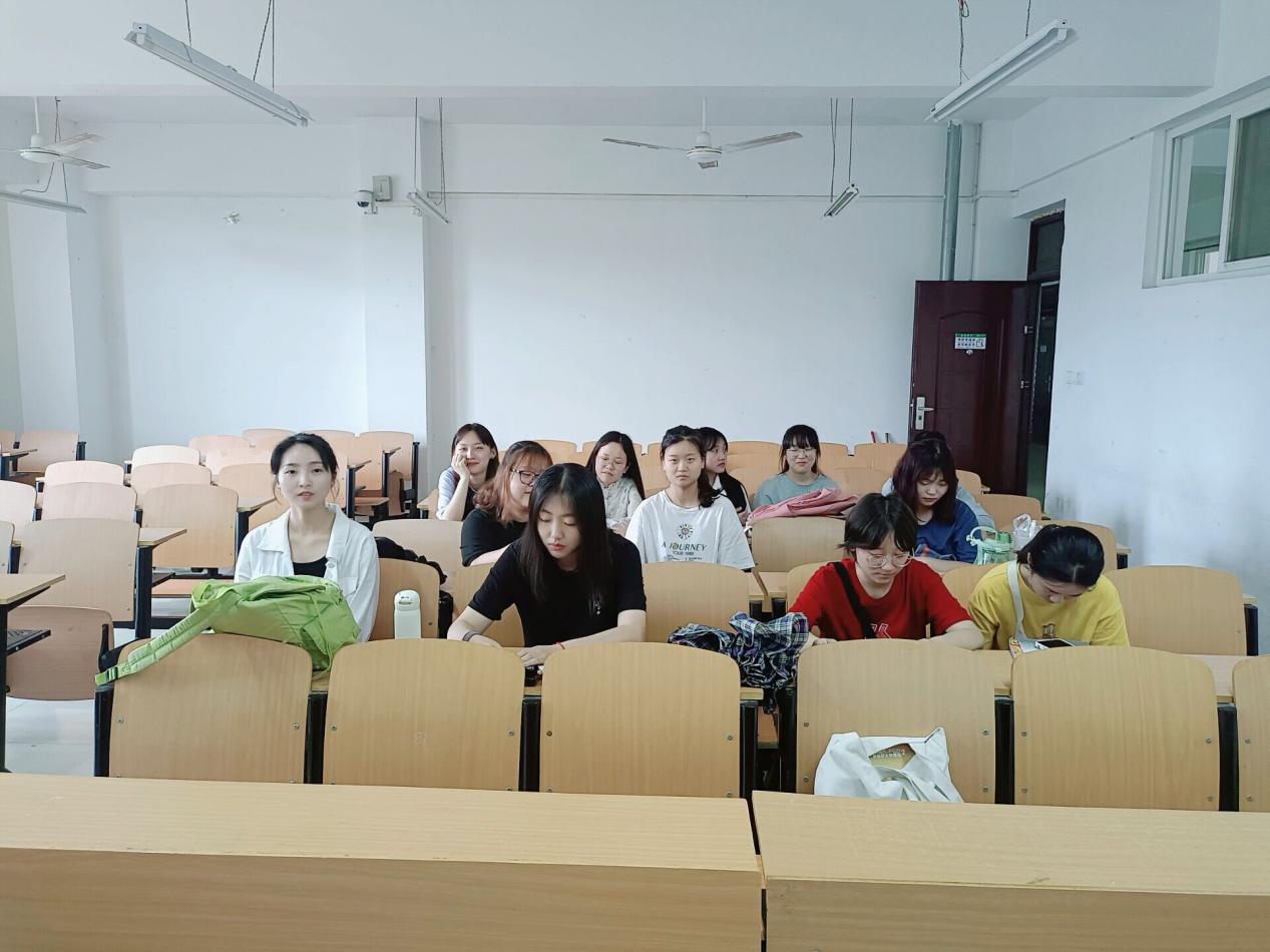 说明: 阚青 说明: 阚青