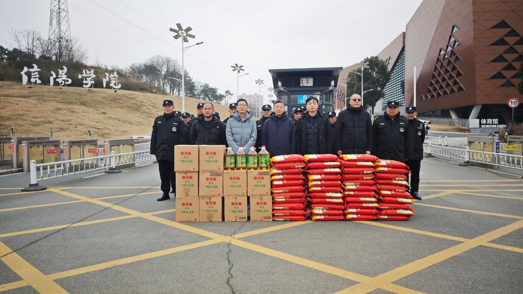 校领导走访慰问安保工作人员