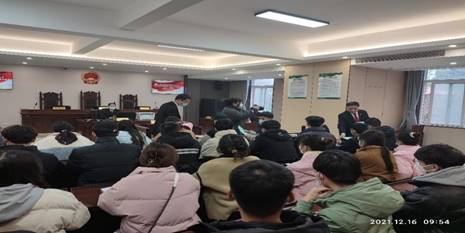 说明: 会议室里的人们描述已自动生成 说明: 会议室里的人们描述已自动生成