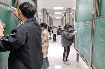 说明: 888563beb68416a62c4b08a95b1d35d