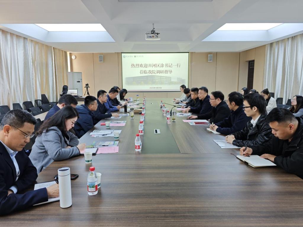 浉河区区委副书记涂健歌一行莅临美术与设计学院调研指导