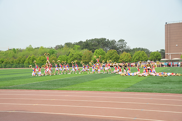 舞动青春——第八届春季运动会啦啦操精彩掠影