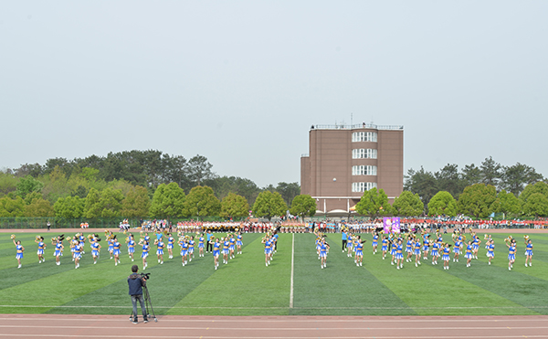 舞动青春——第八届春季运动会啦啦操精彩掠影