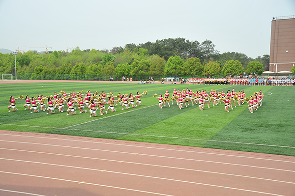 舞动青春——第八届春季运动会啦啦操精彩掠影