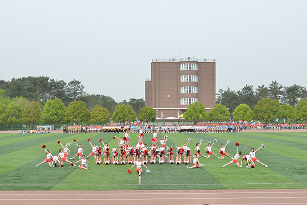 舞动青春——第八届春季运动会啦啦操精彩掠影