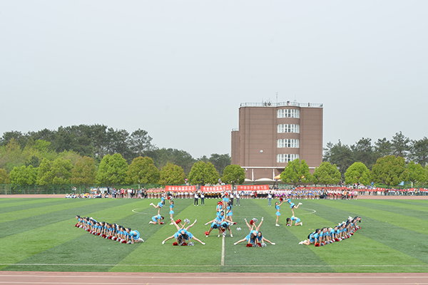 舞动青春——第八届春季运动会啦啦操精彩掠影