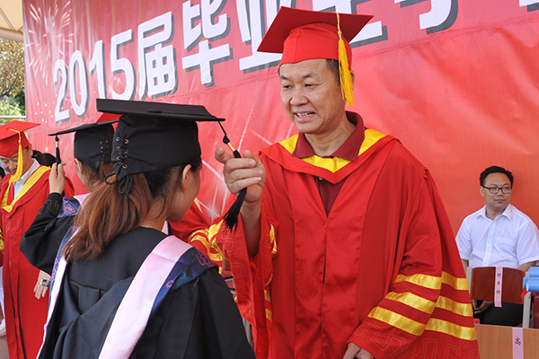 与梦同翔：2015届毕业生学位授予仪式暨毕业典礼隆重举行