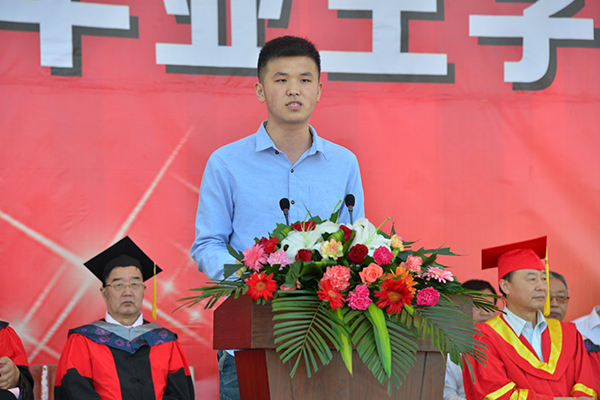 与梦同翔：2015届毕业生学位授予仪式暨毕业典礼隆重举行