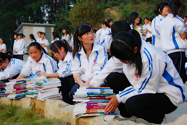 【校友风采】吴亚男：我的华大故事剪影 