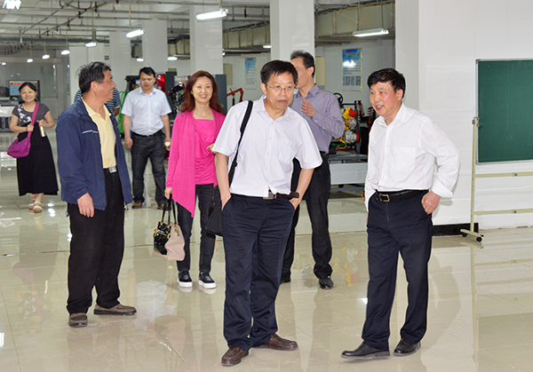 河南大学国际教育学院院长赵新顺一行到我校考察交流