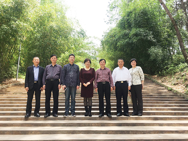 南阳理工学院校长刘荣英一行到我校考察交流