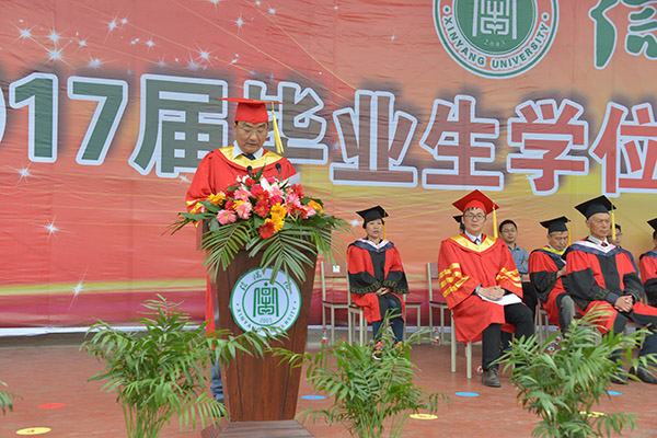 学校隆重举行2017届毕业生学位授予仪式暨毕业典礼