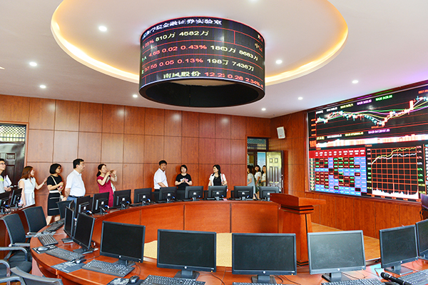 省高校实验室安全检查组专家莅临我校检查指导工作