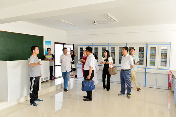 省高校实验室安全检查组专家莅临我校检查指导工作