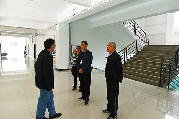 校领导深入课堂了解新学期教学情况