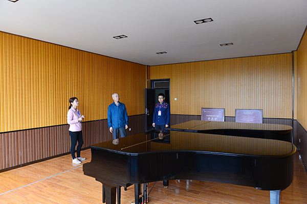 校领导深入课堂了解新学期教学情况