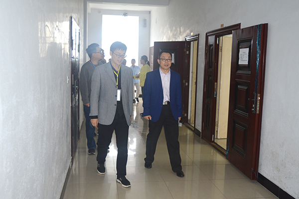 校领导深入课堂了解新学期教学情况