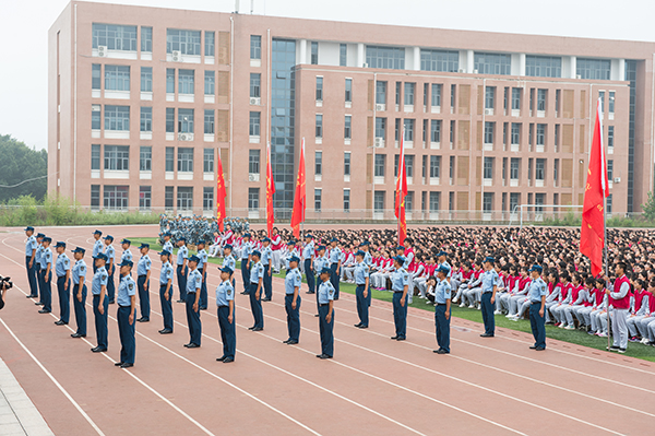 学校隆重举行2017级新生开学典礼暨军训动员大会