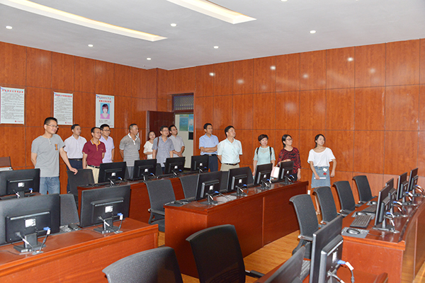 浉河区科技局评审组到我校检查指导创新创业工作