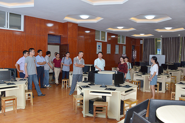 浉河区科技局评审组到我校检查指导创新创业工作