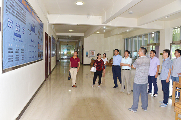浉河区科技局评审组到我校检查指导创新创业工作