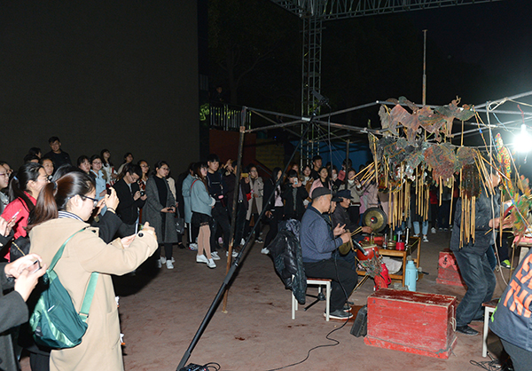 国家非物质文化遗产——罗山县皮影戏在学校上演