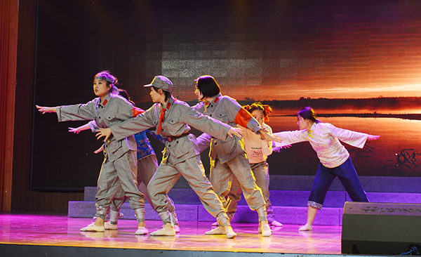 “青春心向党，建功新时代”——学校举办纪念“五四”运动100周年主题团会