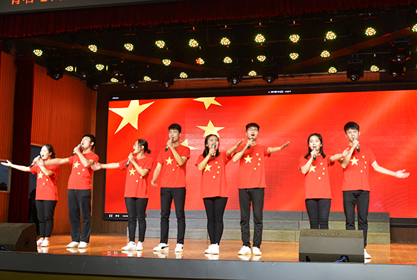 “青春心向党，建功新时代”——学校举办纪念“五四”运动100周年主题团会