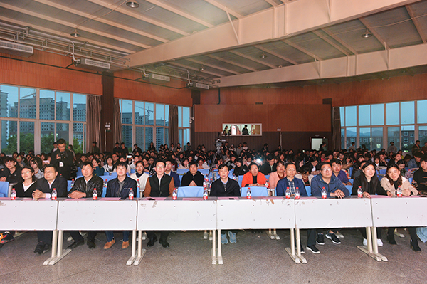 “青春心向党，建功新时代”——学校举办纪念“五四”运动100周年主题团会