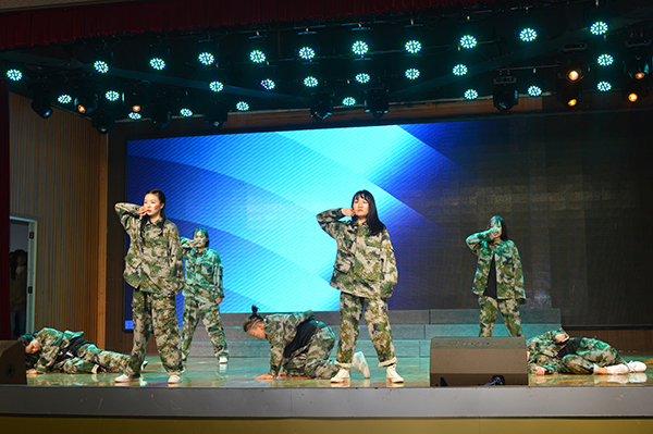 “青春心向党，建功新时代”——学校举办纪念“五四”运动100周年主题团会