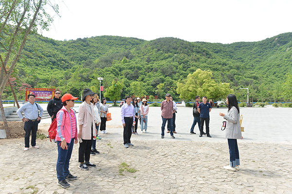 重走长征路 激发奋进情：校领导与部分机关党员干部赴何家冲红色教育基地参观学习
