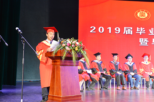 青春筑梦新时代 扬帆起航新征程——学校隆重举行2019届毕业生学位授予仪式暨毕业典礼